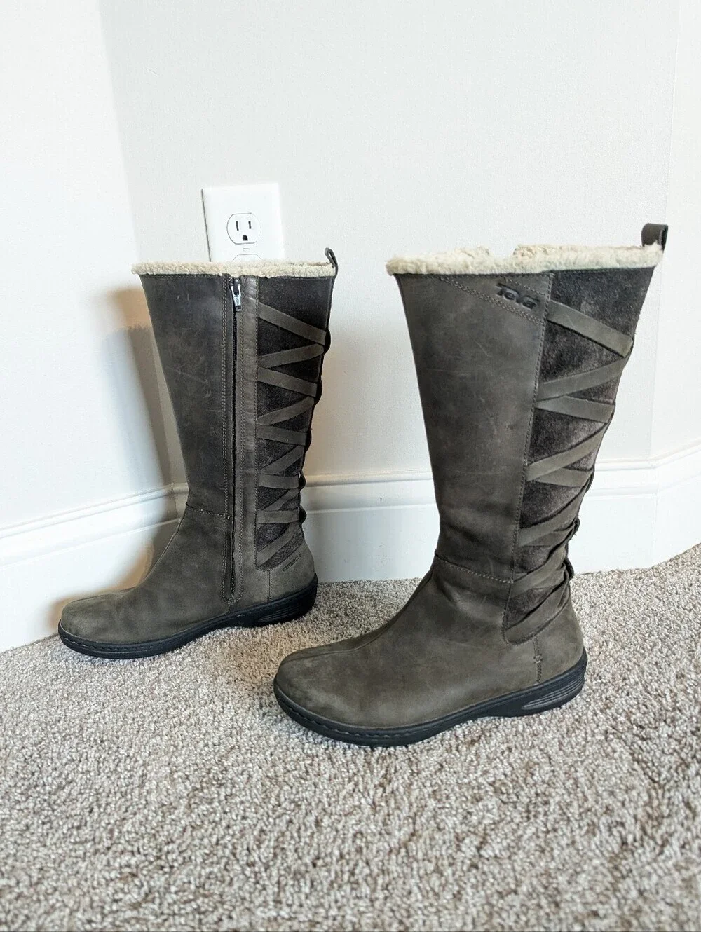 Teva Figueroa Tall Waterproof Leather Boots - Sherpa Lined sz 8